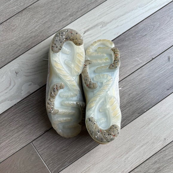 Nike Women's Air VaporMax 2021 Flyknit Shoes | Size: 7 | Pre-Owned Condition - Picture 4 of 7